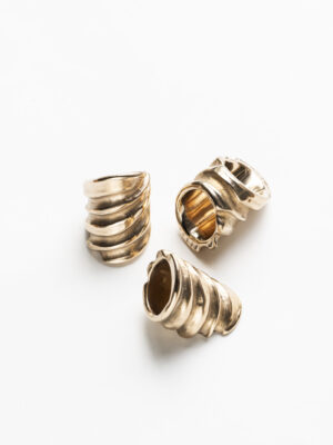 Alfred Taatz, 2022, Ring, Spirale, Silder / Bronze / Bronze vergoldet / Gold / Platin, 10 cm x 8 cm, Foto Matthias Ritzmann